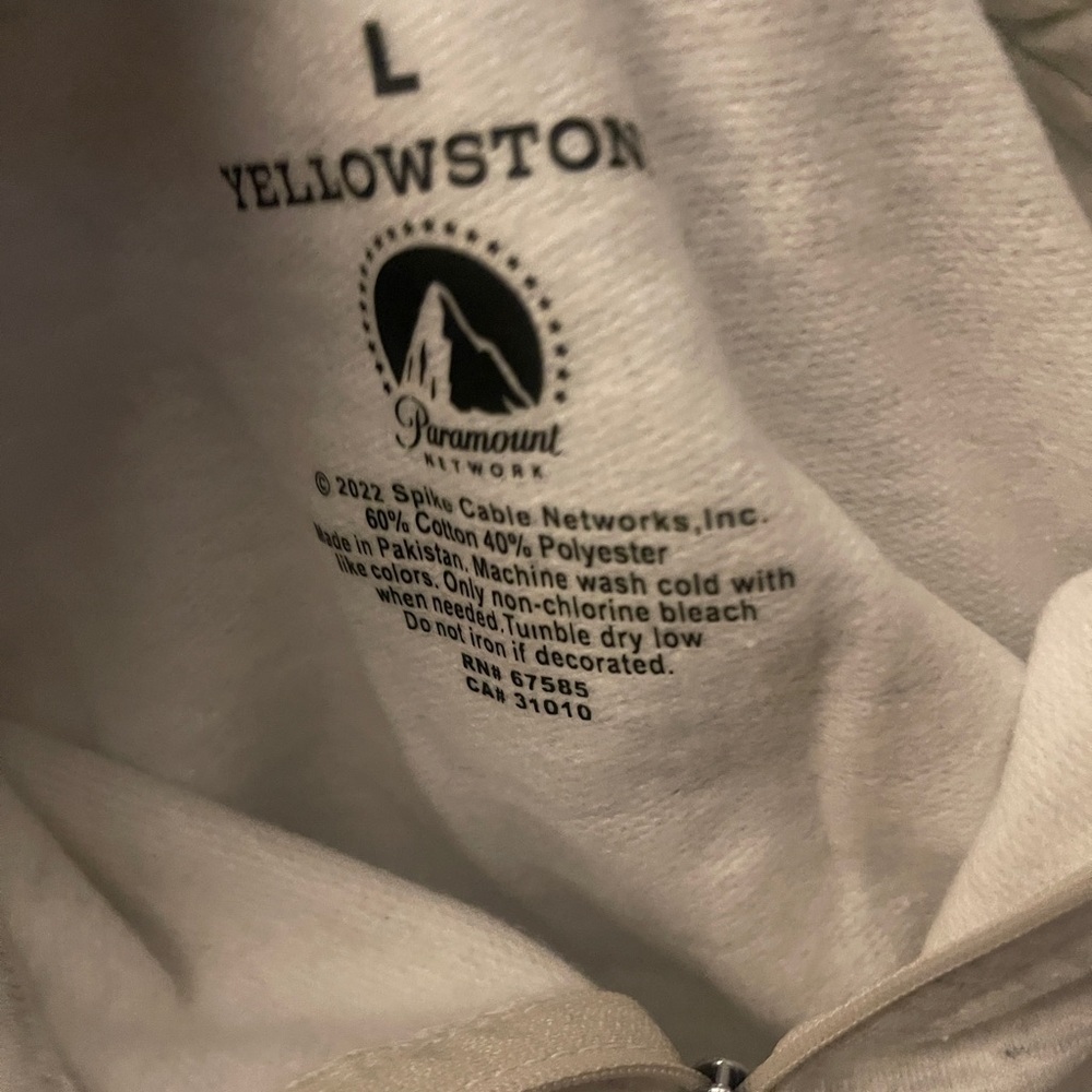 Yellowstone Paramount Quarter Zip Grey Sweatshirt Size Large NWT - Picture 4 of 9